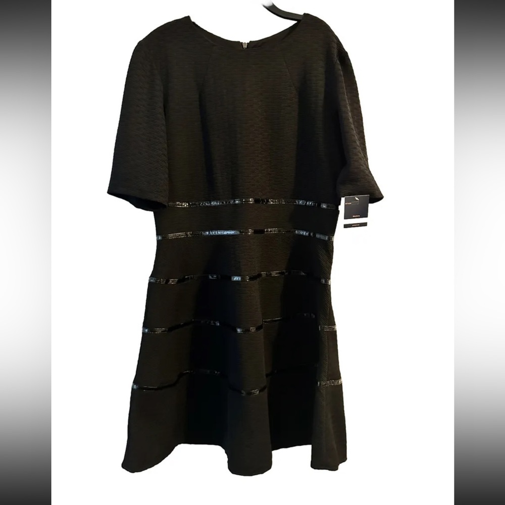 Just Taylor Black  Cocktail Dress Textured Sleeve MIDI Size 12 Zipper ￼ Stretch